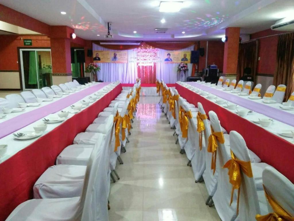 פיטסנולוק Le Parc Wangnang Hotel מראה חיצוני תמונה
