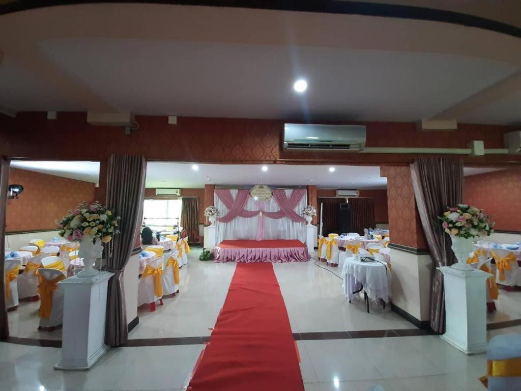 פיטסנולוק Le Parc Wangnang Hotel מראה חיצוני תמונה