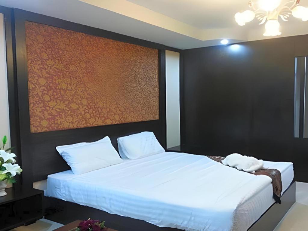 פיטסנולוק Le Parc Wangnang Hotel מראה חיצוני תמונה