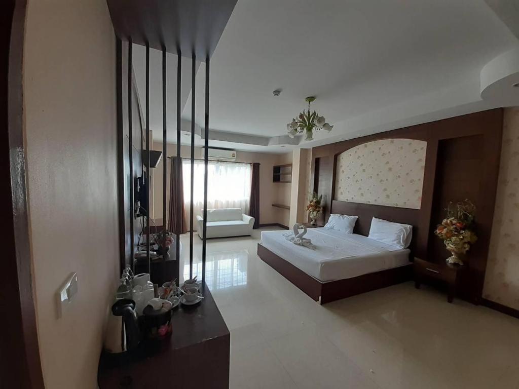 פיטסנולוק Le Parc Wangnang Hotel מראה חיצוני תמונה