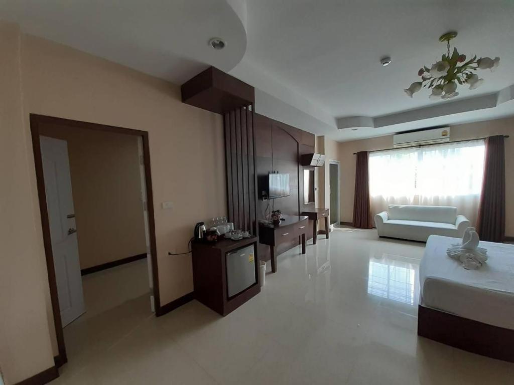 פיטסנולוק Le Parc Wangnang Hotel מראה חיצוני תמונה