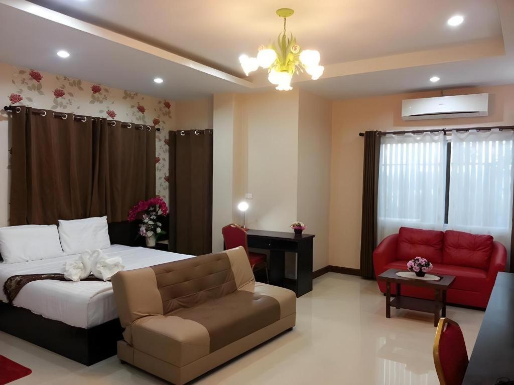 פיטסנולוק Le Parc Wangnang Hotel מראה חיצוני תמונה