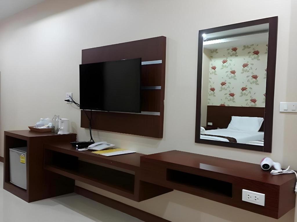 פיטסנולוק Le Parc Wangnang Hotel מראה חיצוני תמונה