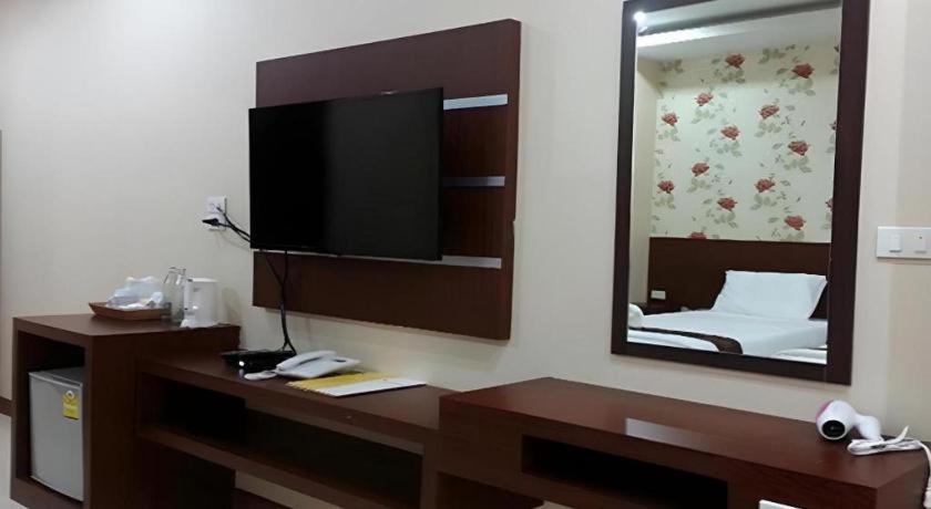 פיטסנולוק Le Parc Wangnang Hotel מראה חיצוני תמונה