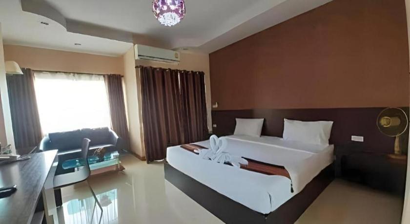 פיטסנולוק Le Parc Wangnang Hotel מראה חיצוני תמונה