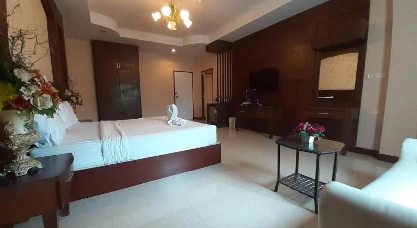 פיטסנולוק Le Parc Wangnang Hotel מראה חיצוני תמונה